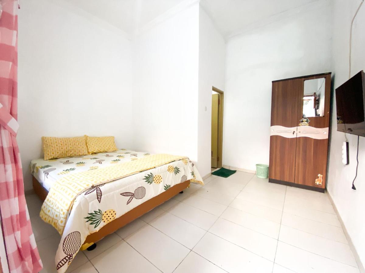 Homey Guesthouse Kertajaya Сурабая Екстер'єр фото
