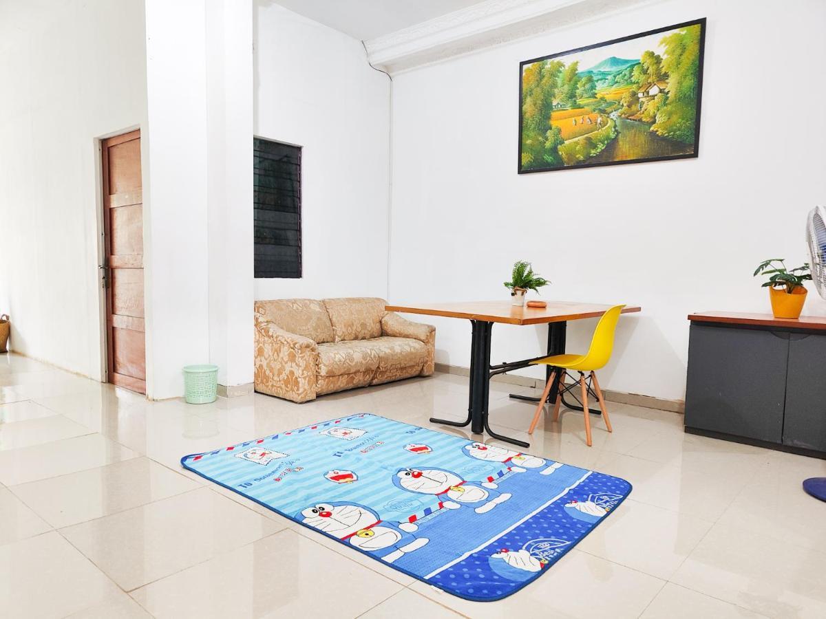 Homey Guesthouse Kertajaya Сурабая Екстер'єр фото
