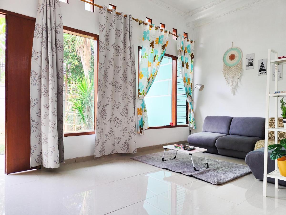 Homey Guesthouse Kertajaya Сурабая Екстер'єр фото