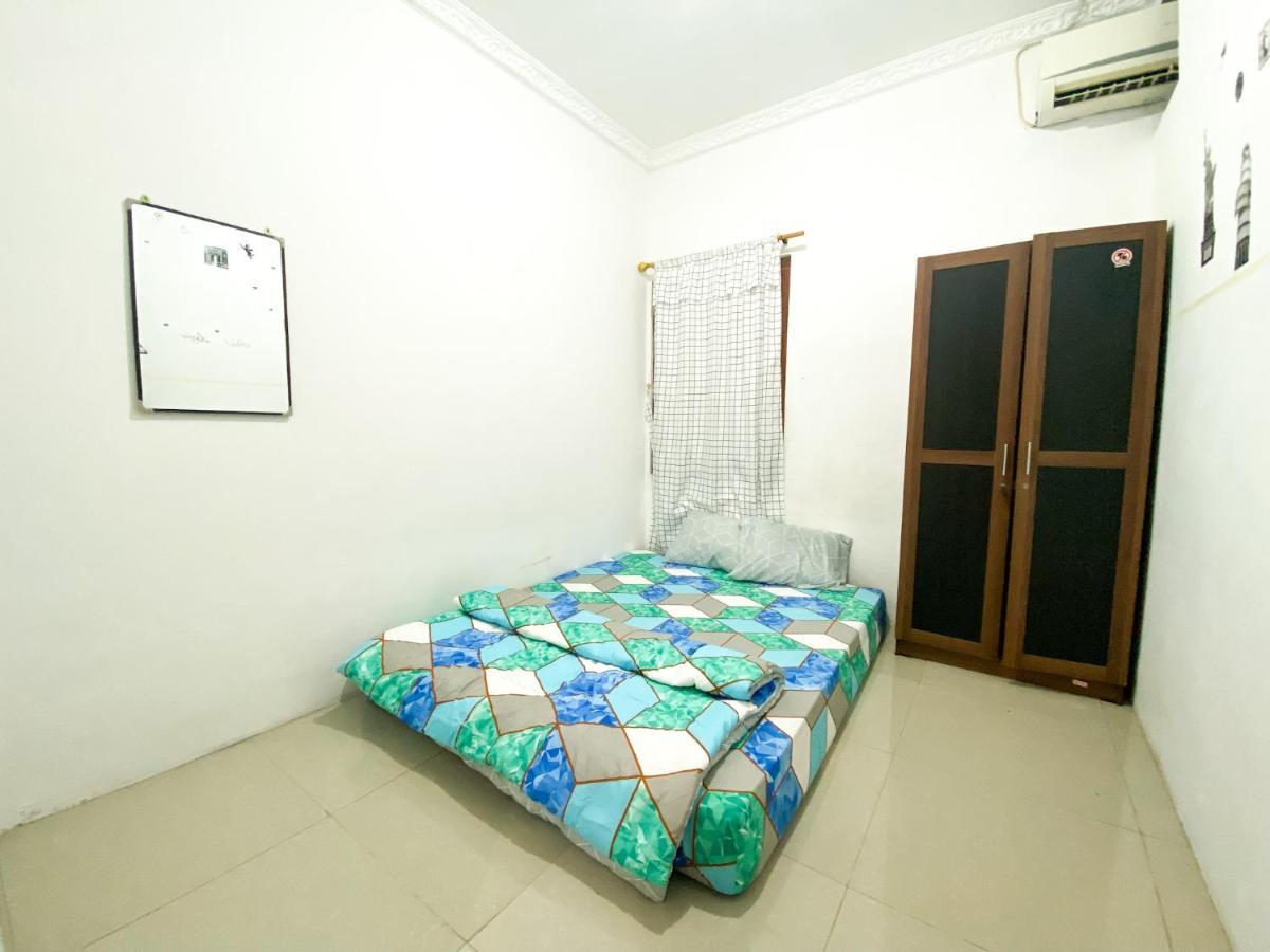 Homey Guesthouse Kertajaya Сурабая Екстер'єр фото