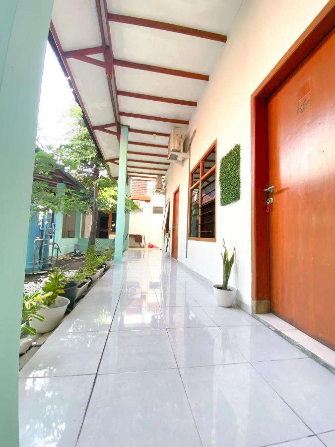 Homey Guesthouse Kertajaya Сурабая Екстер'єр фото