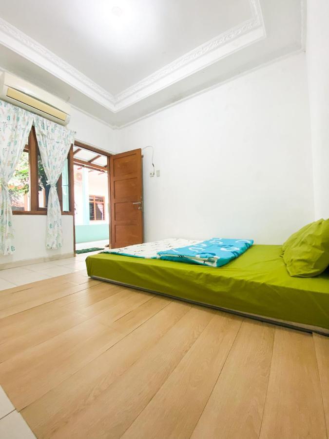 Homey Guesthouse Kertajaya Сурабая Екстер'єр фото