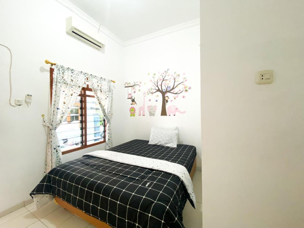 Homey Guesthouse Kertajaya Сурабая Екстер'єр фото