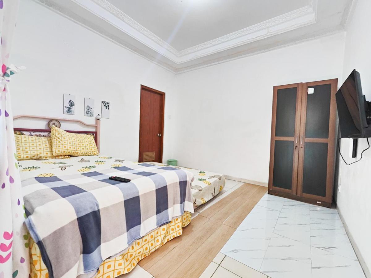 Homey Guesthouse Kertajaya Сурабая Екстер'єр фото