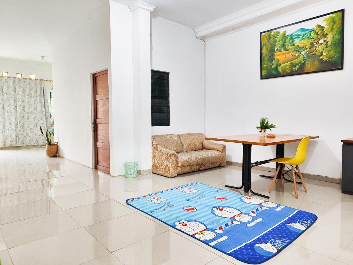 Homey Guesthouse Kertajaya Сурабая Екстер'єр фото