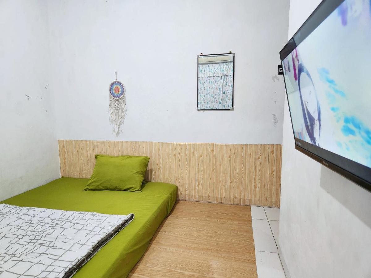Homey Guesthouse Kertajaya Сурабая Екстер'єр фото