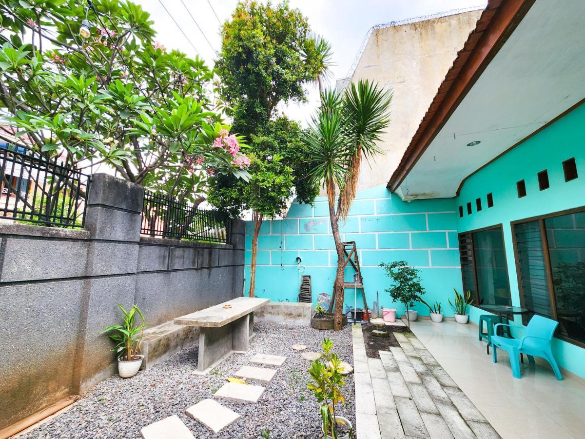 Homey Guesthouse Kertajaya Сурабая Екстер'єр фото