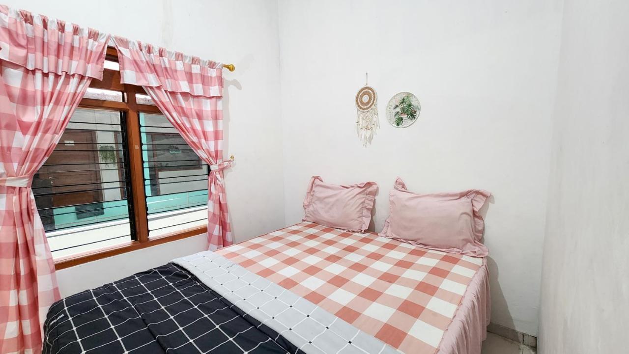Homey Guesthouse Kertajaya Сурабая Екстер'єр фото